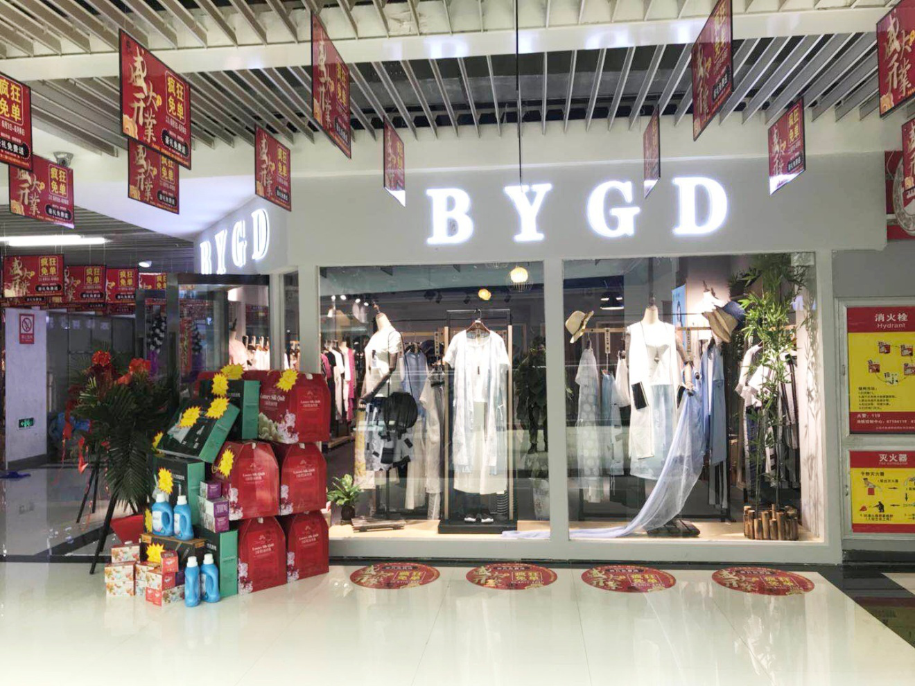 商場(chǎng)實(shí)體店鋪展示