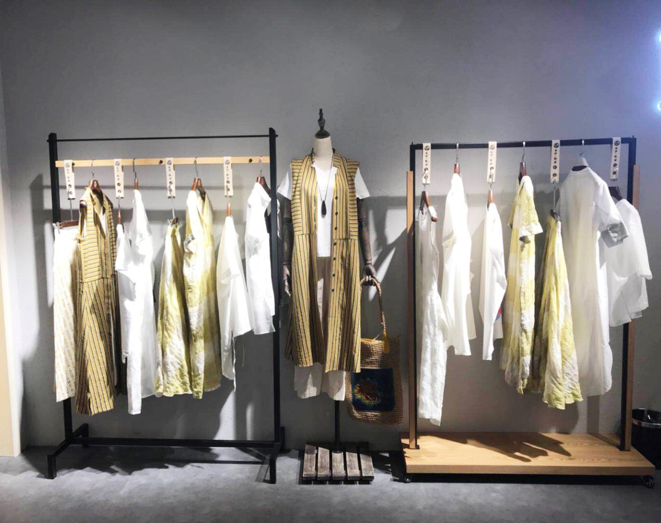 商場(chǎng)實(shí)體店鋪展示